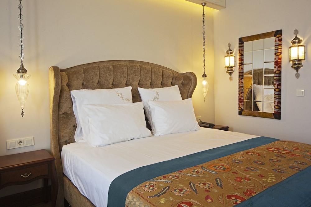 Azade Suites Istanbul Exterior photo