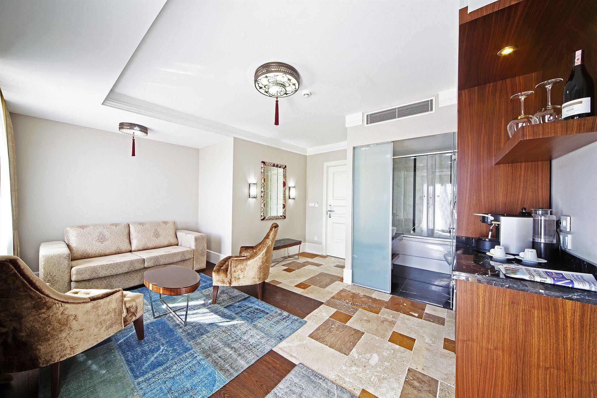 Azade Suites Istanbul Exterior photo